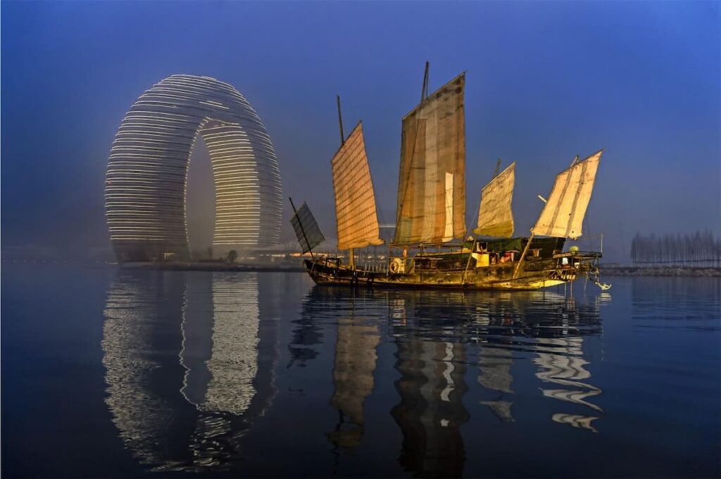 طراحی و معماری شگفت‌انگیز هتل شرایتون هوژو چین