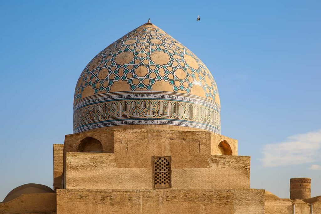 آشنایی با معماری و تاریخچه مسجد جامع ساوه
